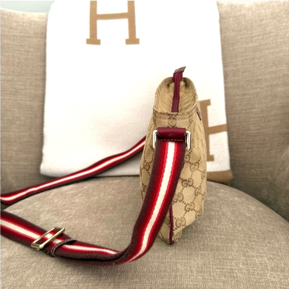 Authentic Gucci brown monogram crossbody bag - Picture 9 of 15